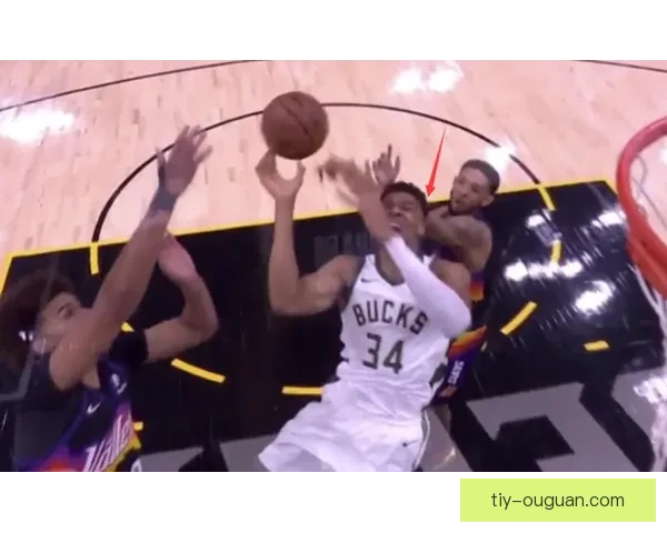 文班开场真打暴扣三分飞身干扰